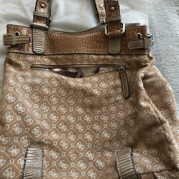 Guess Purse - Picture 3 of 8